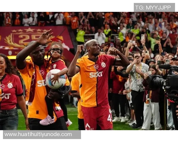 奥斯梅恩国家队比赛受伤将返回加拉塔萨雷进行详细检查 奥斯梅恩国家队比赛受伤将返回加拉塔萨雷进行详细检查