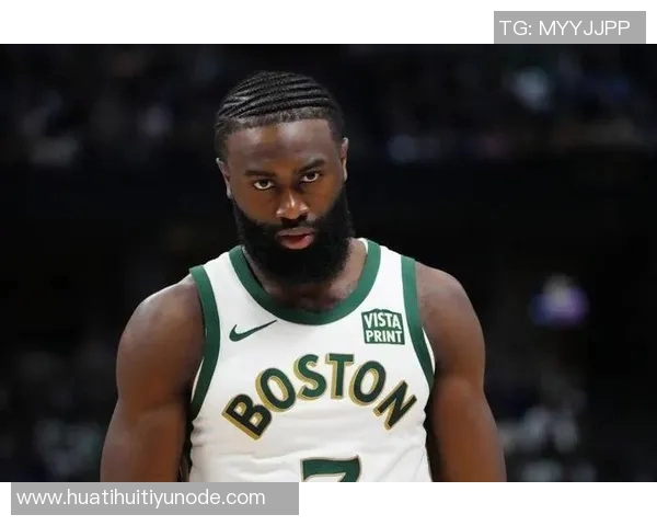 杰伦布朗手感低迷却全能表现砍下19分12板11助力助球队胜利