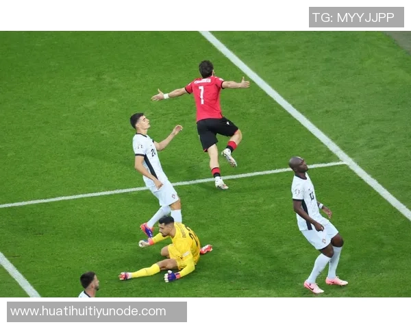 果阿后卫桑德什西甘与吕迪格神似引热议球迷们怎么看这对撞脸现象 果阿后卫桑德什西甘与吕迪格神似引热议球迷们怎么看这对撞脸现象